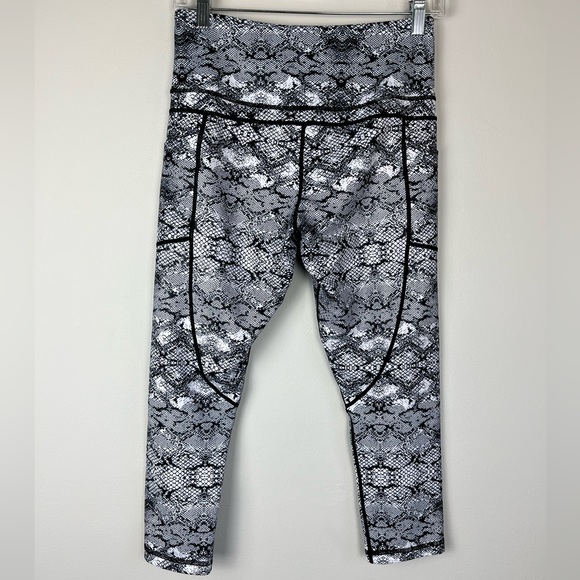 NEW Zyia Active Cobra Metallic Cropped Light N Tight Leggings Size 8-10 - Picture 3 of 8